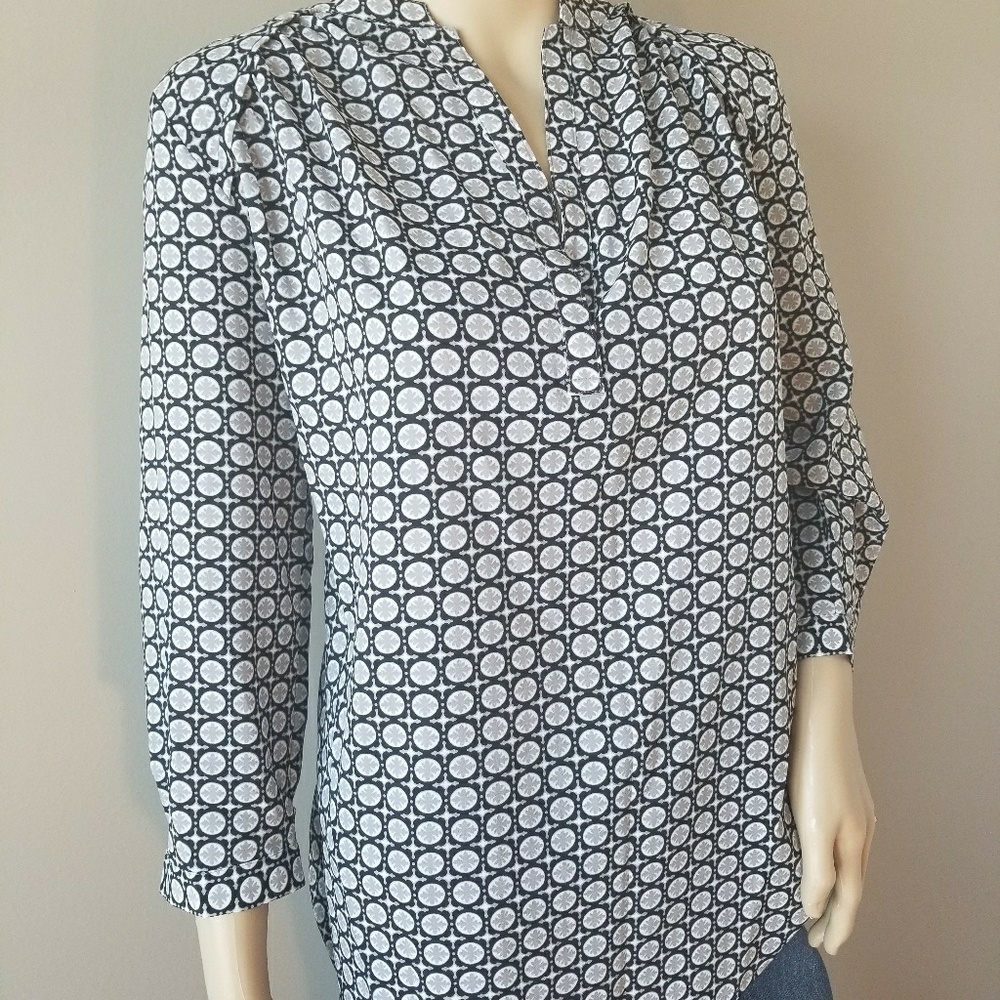 Gray, Black & White Circular Design Blouse!